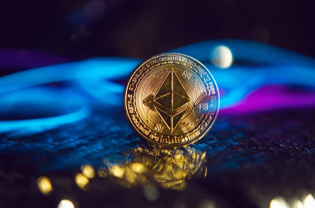 “以太坊unsteking待处理金额: 702，703 ETH，约33亿美元”